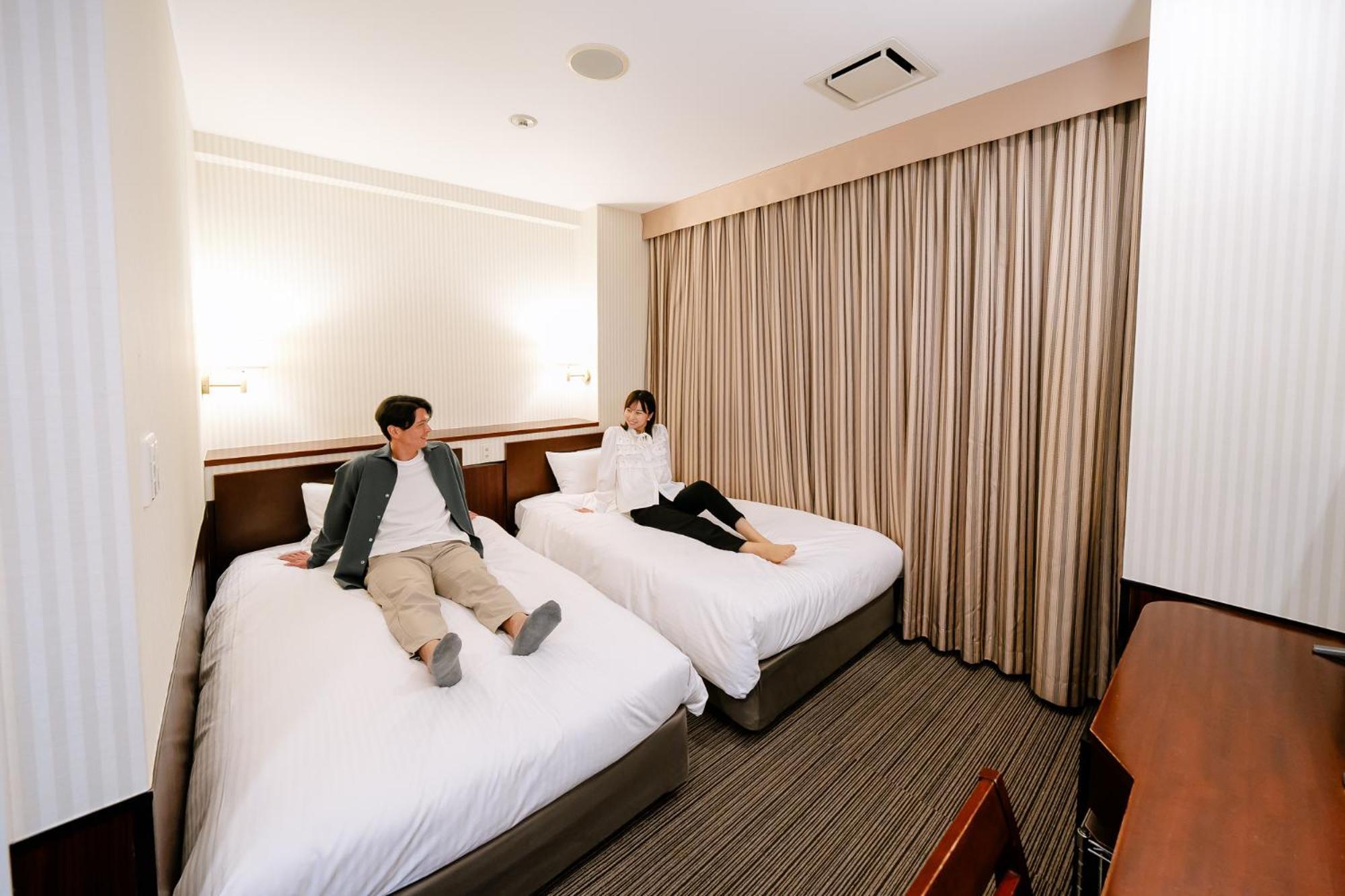 Hotel Hillarys Осака Экстерьер фото