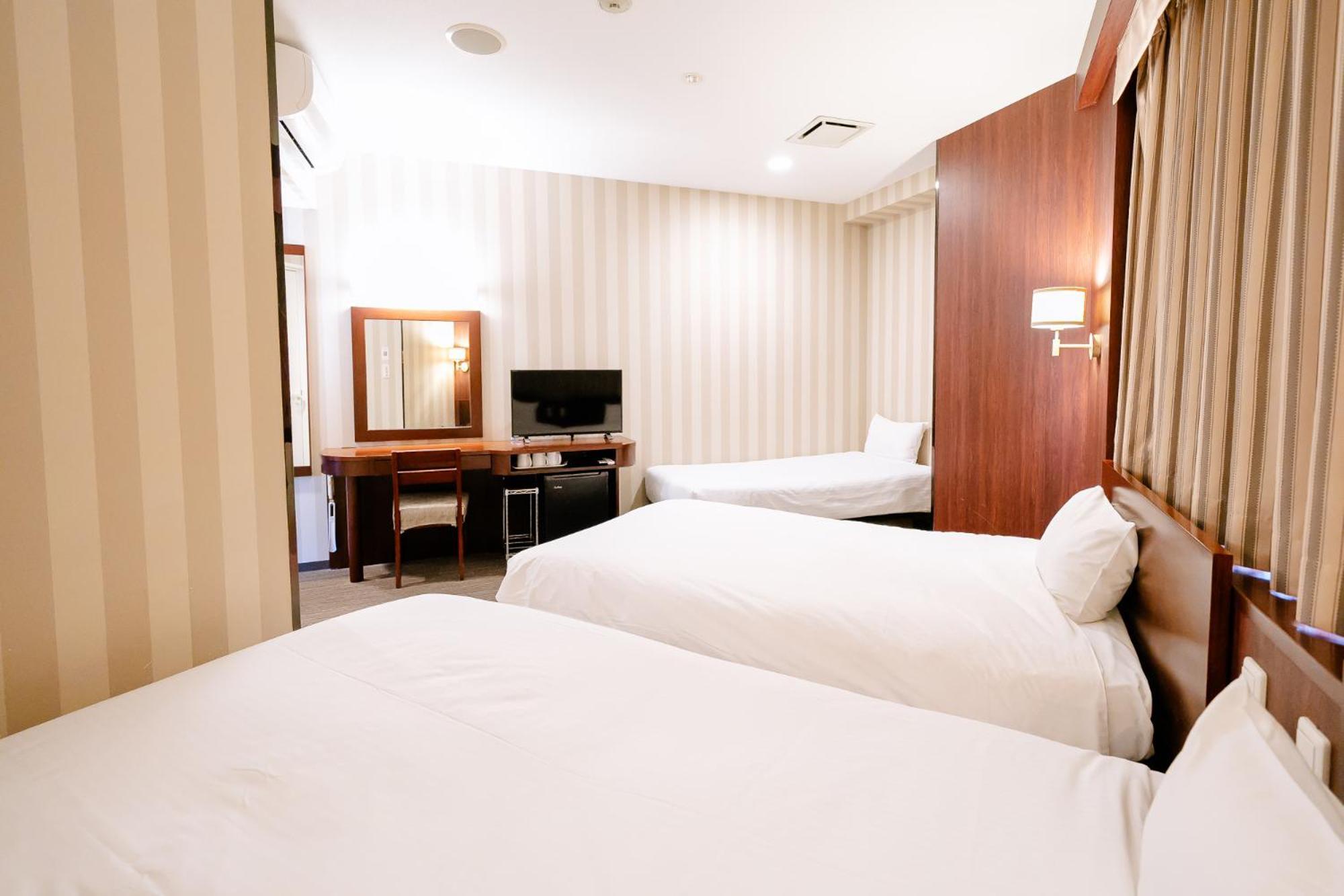 Hotel Hillarys Осака Экстерьер фото