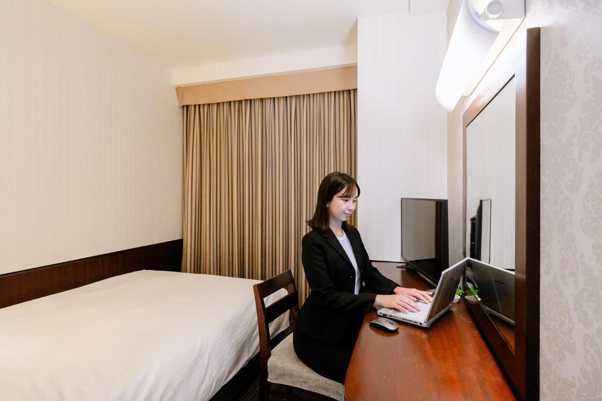 Hotel Hillarys Осака Экстерьер фото